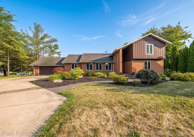 Photo 3 of Single family home for sale at 3311 N Custer Rd, Monroe, MI 48162 | MLS# 20261062150 | Listing updated on 2026-08-31