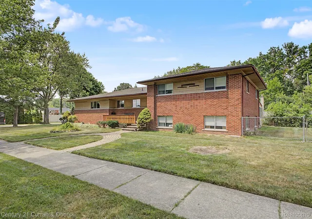Photo 1 of Sale Pending at 27110 Clairview Dr, Dearborn Heights, MI 48127 | MLS# 20261062154 | Listing updated on 2026-09-06