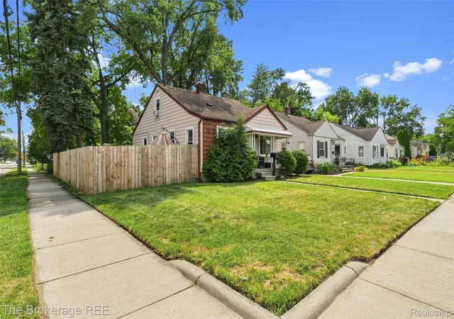 Photo 3 of Single family home for sale at 2190 Mapledale St, Ferndale, MI 48220 | MLS# 20261062155 | Listing updated on 2026-10-02
