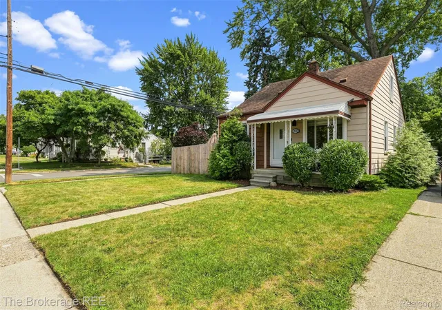 Photo 3 of Single family home for sale at 2190 Mapledale St, Ferndale, MI 48220 | MLS# 20261062155 | Listing updated on 2026-10-02