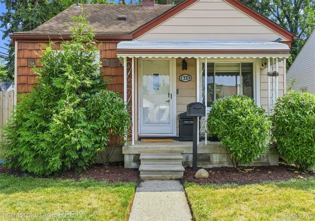 Photo 4 of Single family home for sale at 2190 Mapledale St, Ferndale, MI 48220 | MLS# 20261062155 | Listing updated on 2026-10-02