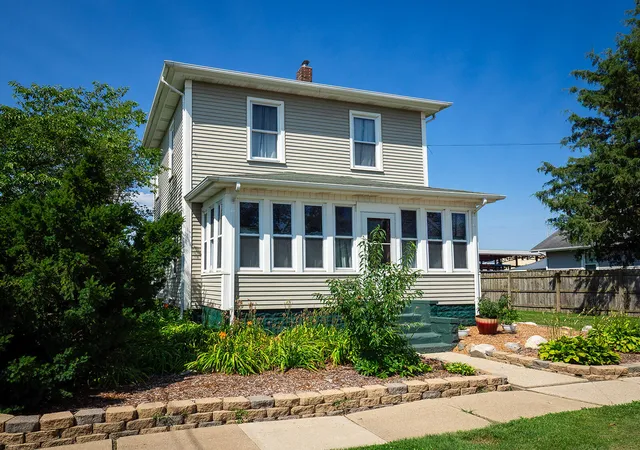 Photo 3 of Single family home for sale at 24 W Linden St, Three Oaks, MI 49128 | MLS# 69026041093 | Listing updated on 2026-09-22