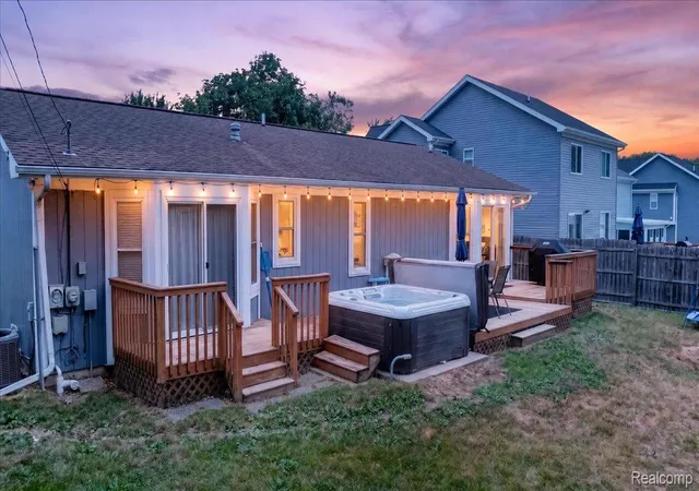 Photo 1 of Sale Pending at 597 S Winding Dr, Waterford, MI 48328 | MLS# 20261062161 | Listing updated on 2026-09-15