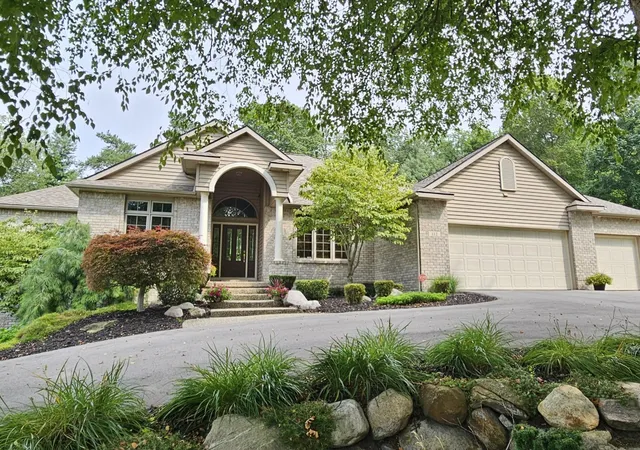 1st image of 112 Stonehenge Dr Sw, Grandville, MI 49418 | MLS# 65026041098