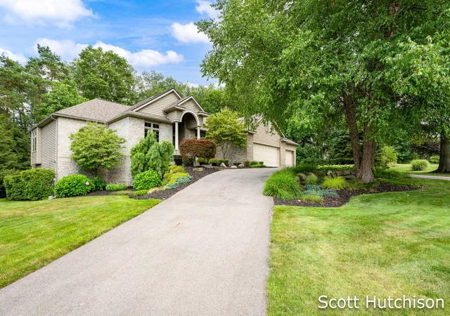 2nd image of 112 Stonehenge Dr Sw, Grandville, MI 49418 | MLS# 65026041098