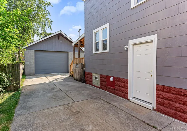 Photo 3 of Single family home for sale at 107 Elm St, River Rouge, MI 48218 | MLS# 20261062171 | Listing updated on 2026-08-27