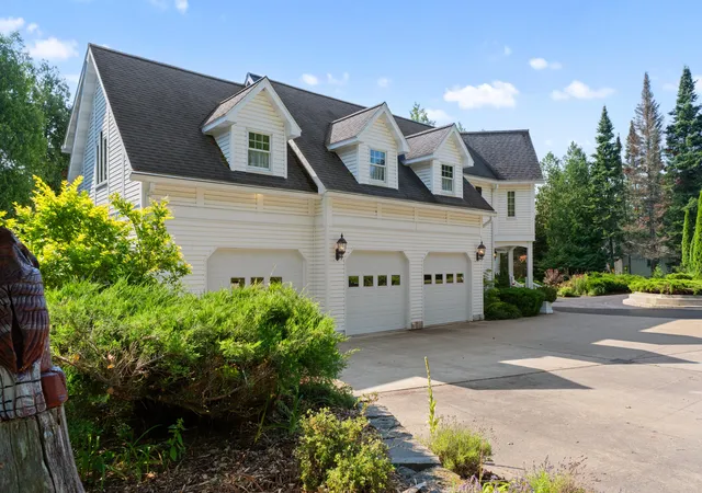 Photo 3 of Single family home for sale at 575 S Lake Huron Shore Dr Rd, Harrisville, MI 48740 | MLS# 81026041103 | Listing updated on 2026-08-08
