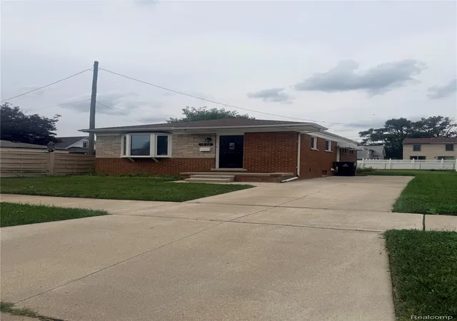 Photo 1 of Sale Pending at 1092 Poplar Ct, Wyandotte, MI 48192 | MLS# 20261062174 | Listing updated on 2026-08-29