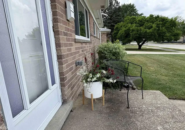 Photo 2 of Single family home for sale at 22024 Evergreen St, Saint Clair Shores, MI 48082 | MLS# 58050217677 | Listing updated on 2026-08-22