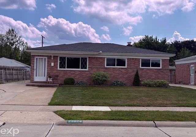 Photo 3 of Single family home for sale at 22024 Evergreen St, Saint Clair Shores, MI 48082 | MLS# 58050217677 | Listing updated on 2026-08-22