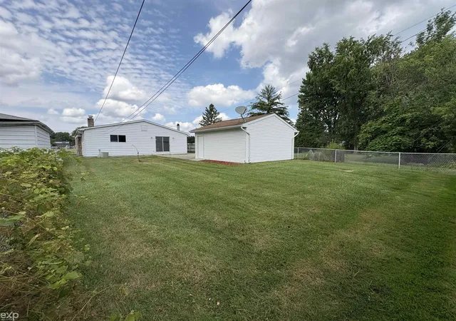 Photo 3 of Single family home for sale at 22024 Evergreen St, Saint Clair Shores, MI 48082 | MLS# 58050217677 | Listing updated on 2026-08-22