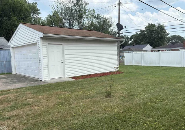 Photo 4 of Single family home for sale at 22024 Evergreen St, Saint Clair Shores, MI 48082 | MLS# 58050217677 | Listing updated on 2026-08-22