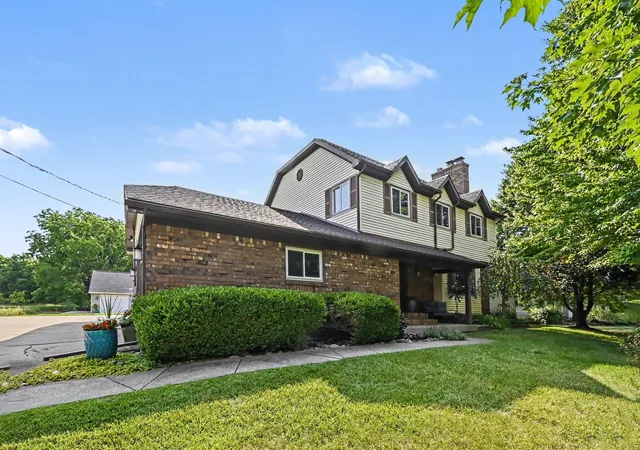 Photo 1 of Sale Pending at 1900 Oak Grv Rd, Howell, MI 48855 | MLS# 81026041109 | Listing updated on 2026-09-08