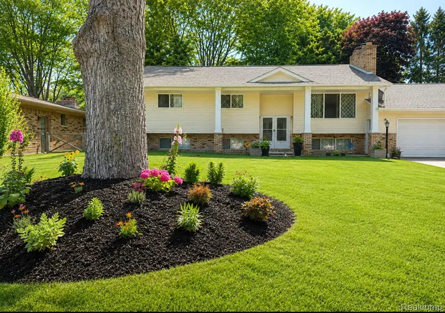 2nd image of 38185 Willowmere St, Harrison Township, MI 48045 | MLS# 20261062180