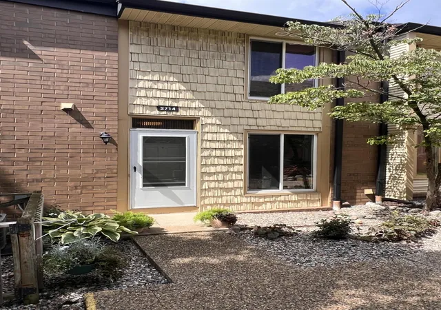 Photo 1 of Condo for sale at 2714 Birchcrest Dr Se, Grand Rapids, MI 49506 | MLS# 65026041119 | Listing updated on 2026-08-25