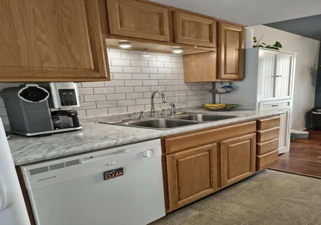 Listing Photo 3 - Condo for sale in building located at 2714 Birchcrest Dr SE, Grand Rapids, MI 49506