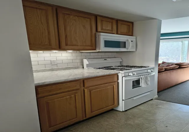 Listing Photo 5 - Condo for sale in building located at 2714 Birchcrest Dr SE, Grand Rapids, MI 49506