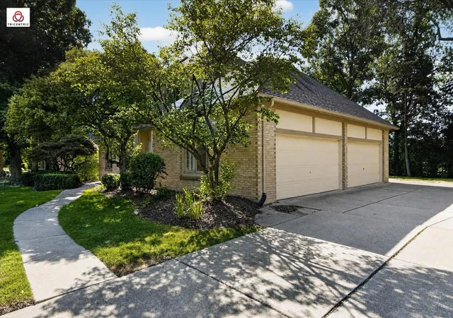 3rd image of 1431 Provincial Dr, Troy, MI 48084 | MLS# 81026041129