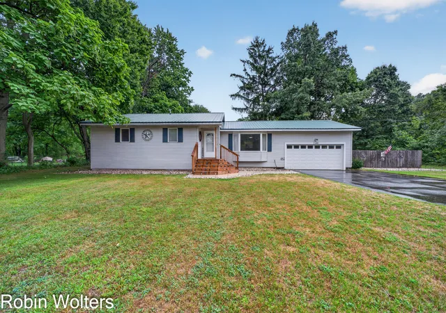 Photo 3 of Single family home for sale at 1120 S Ml Iron Rd, Muskegon, MI 49442 | MLS# 71026041127 | Listing updated on 2026-09-05