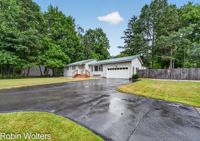 Photo 4 of Single family home for sale at 1120 S Ml Iron Rd, Muskegon, MI 49442 | MLS# 71026041127 | Listing updated on 2026-09-05