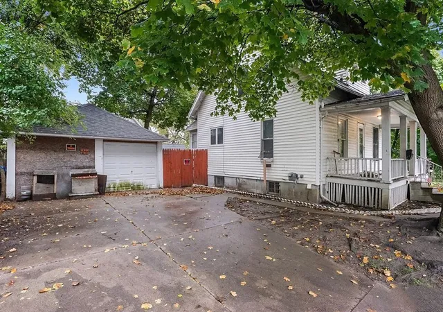 Photo 2 of Single family home for sale at 1125 Boston Ave, Flint, MI 48503 | MLS# 5050217696 | Listing updated on 2026-09-01