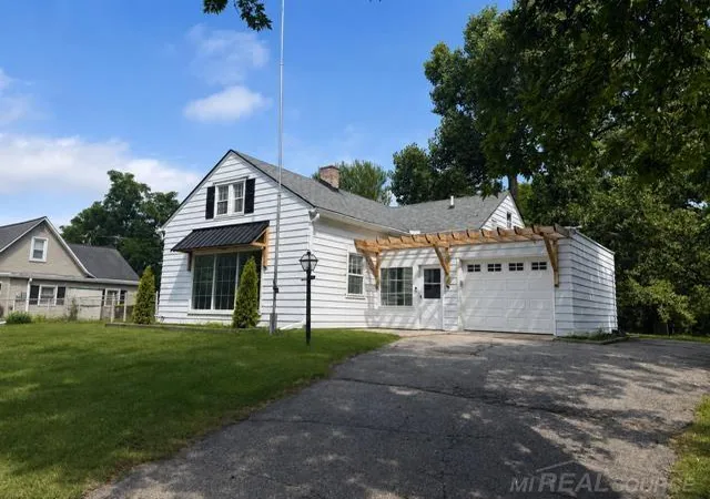 Photo 2 of Single family home for sale at 1380 W Bemis Rd, Saline, MI 48176 | MLS# 58050217697 | Listing updated on 2026-08-07