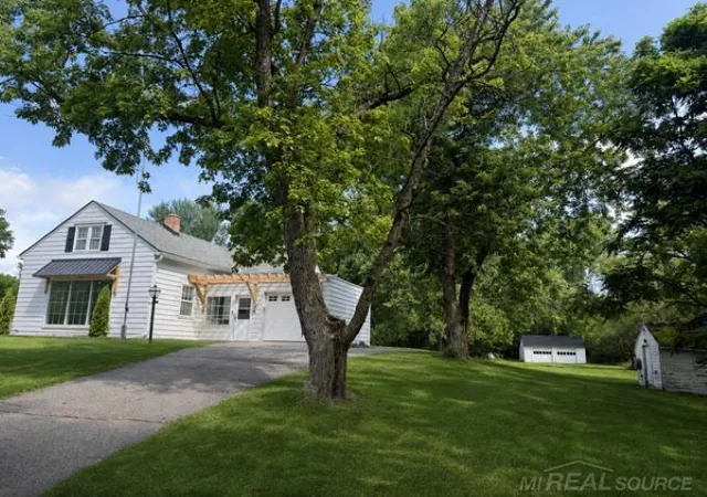 Photo 3 of Single family home for sale at 1380 W Bemis Rd, Saline, MI 48176 | MLS# 58050217697 | Listing updated on 2026-08-07
