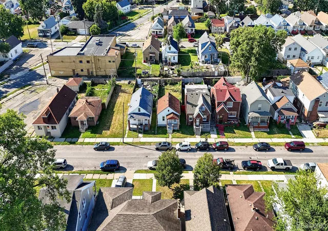 Photo 2 of Single family home for sale at 5105 Yemans St, Hamtramck, MI 48212 | MLS# 20261062192 | Listing updated on 2026-09-06