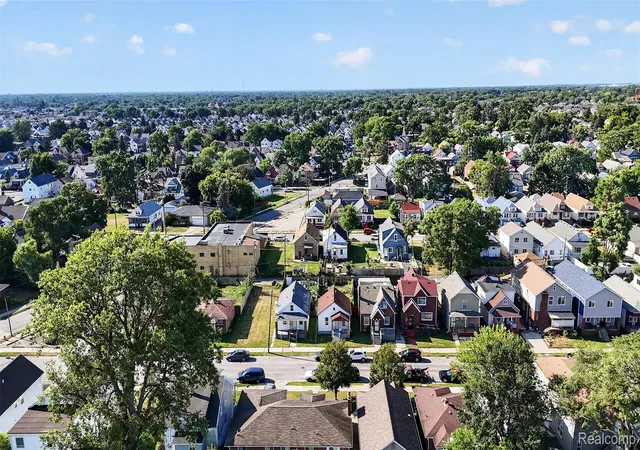 Photo 3 of Single family home for sale at 5105 Yemans St, Hamtramck, MI 48212 | MLS# 20261062192 | Listing updated on 2026-09-06
