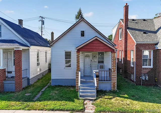 Photo 4 of Single family home for sale at 5105 Yemans St, Hamtramck, MI 48212 | MLS# 20261062192 | Listing updated on 2026-09-06