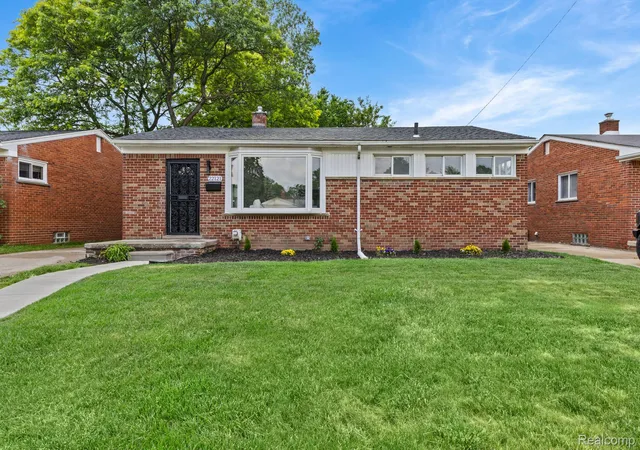 Photo 1 of Single family home for sale at 22121 Whitmore St, Oak Park, MI 48237 | MLS# 20261062196 | Listing updated on 2026-09-06