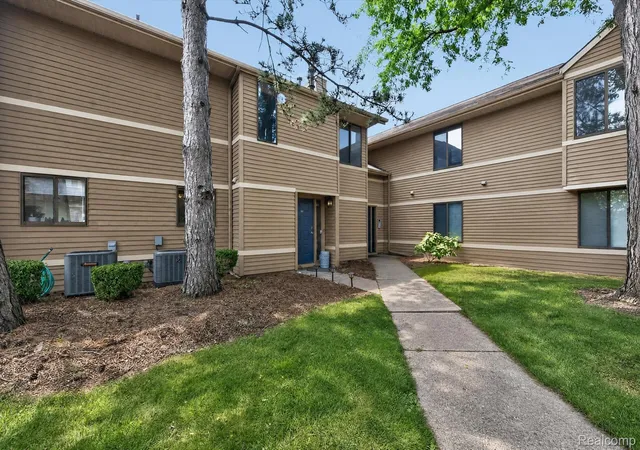 Photo 2 of Condo for sale at 175 Briarcrest Dr #102, Ann Arbor, MI 48104 | MLS# 20261062200 | Listing updated on 2026-08-30