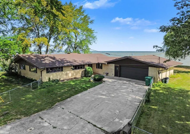 Photo 3 of Single family home for sale at 227 Bayside Park Dr, Bangor Charter Township Bay, MI 48706 | MLS# 78080072050 | Listing updated on 2026-08-18