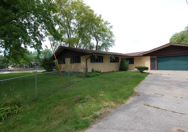 Photo 4 of Single family home for sale at 227 Bayside Park Dr, Bangor Charter Township Bay, MI 48706 | MLS# 78080072050 | Listing updated on 2026-08-18