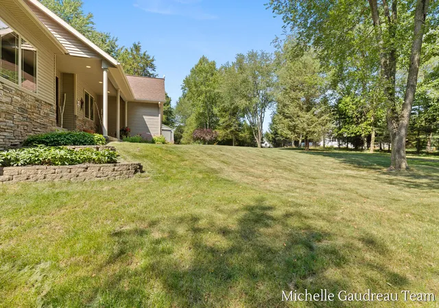 Photo 4 of Single family home for sale at 6244 Black Crk Dr, Middleville, MI 49333 | MLS# 65026041152 | Listing updated on 2026-09-09