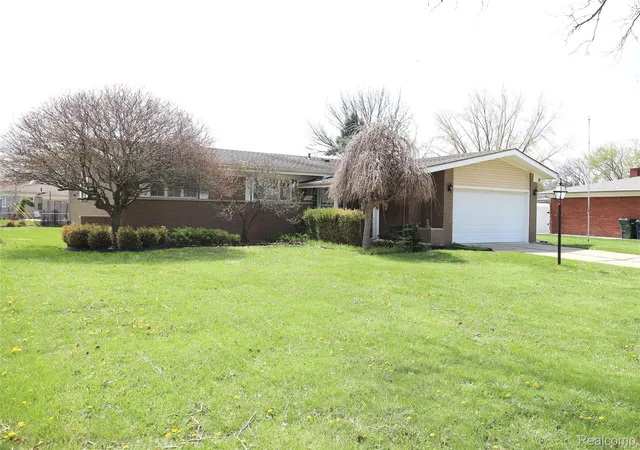 3rd image of 11114 Greendale Dr, Sterling Heights, MI 48312 | MLS# 20261062214