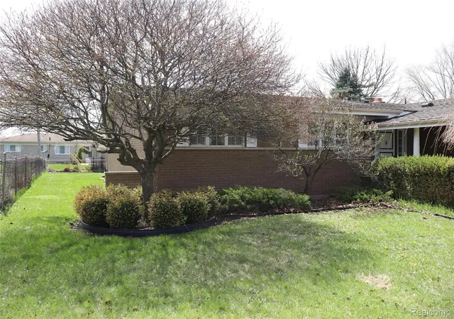 4th image of 11114 Greendale Dr, Sterling Heights, MI 48312 | MLS# 20261062214