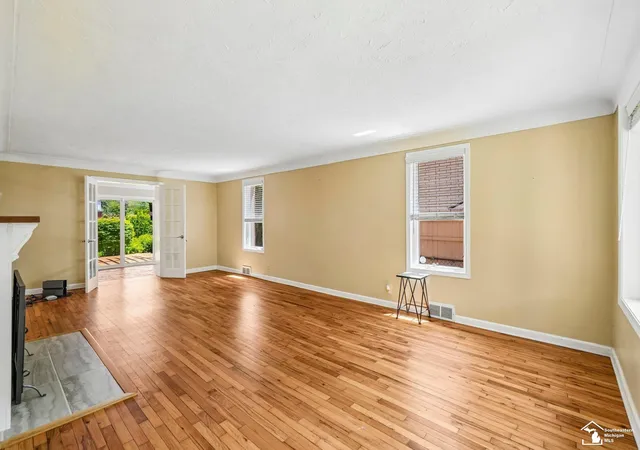 5th image of 28395 Swan Is Dr, Grosse Ile, MI 48138 | MLS# 57050217708