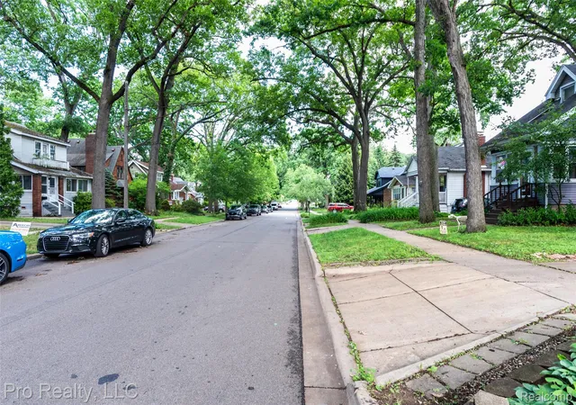Photo 3 of Single family home for sale at 735 Withington St, Ferndale, MI 48220 | MLS# 20261062221 | Listing updated on 2026-10-27