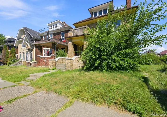 Listing Photo 5 - Condo for sale in building located at 2288 Hazelwood St, Detroit, MI 48206