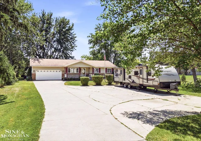 Photo 2 of Single family home for sale at 3655 Ravenswood Rd, Marysville, MI 48040 | MLS# 58050217711 | Listing updated on 2026-08-07
