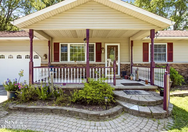 Photo 3 of Single family home for sale at 3655 Ravenswood Rd, Marysville, MI 48040 | MLS# 58050217711 | Listing updated on 2026-08-07