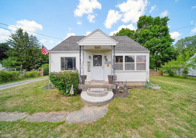 Photo 1 of Sale Pending at 1418 Moore Rd, Adrian, MI 49221 | MLS# 81026041173 | Listing updated on 2026-08-17