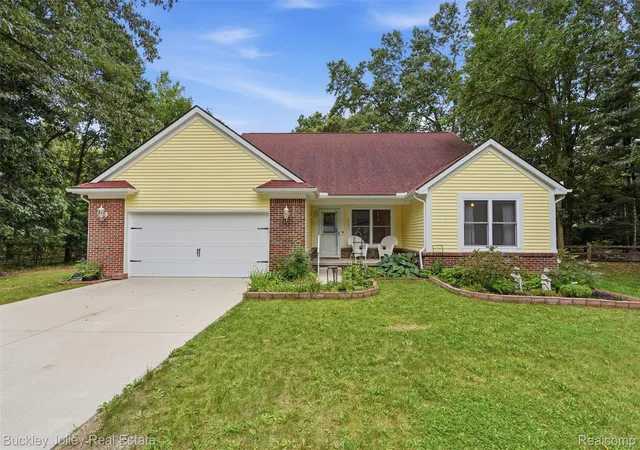 Photo 1 of Sale Pending at 10557 Monticello Rd, Pinckney, MI 48169 | MLS# 20261062225 | Listing updated on 2026-08-11