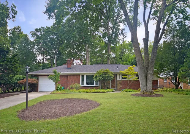 Photo 1 of Sale Pending at 21543 Mahon Dr, Southfield, MI 48075 | MLS# 20261062226 | Listing updated on 2026-08-18