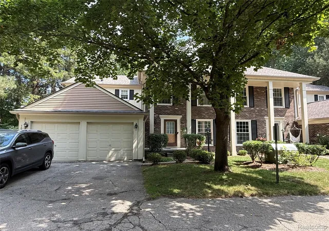 Photo 2 of Condo for sale at 1079 Paint Crk Ln #379, Rochester Hills, MI 48306 | MLS# 20261062237 | Listing updated on 2026-09-11