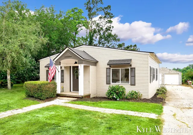 Photo 3 of Single family home for sale at 2190 68th Street, Fennville, MI 49408 | MLS# 65026041186 | Listing updated on 2026-09-14