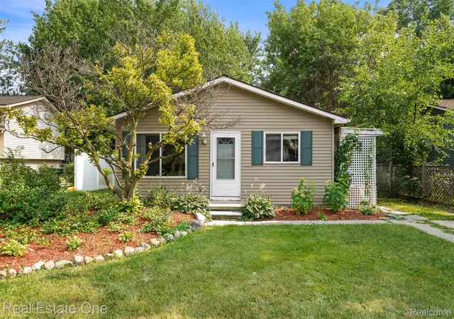 Photo 2 of Single family home for sale at 718 Miller Rd, Lake Orion, MI 48362 | MLS# 20261062241 | Listing updated on 2026-09-02