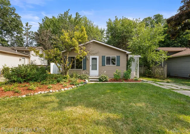 2nd image of 718 Miller Rd, Lake Orion, MI 48362 | MLS# 20261062241