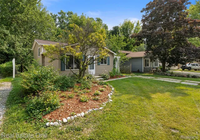 3rd image of 718 Miller Rd, Lake Orion, MI 48362 | MLS# 20261062241
